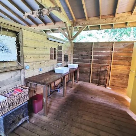 Campo de lujo Le Tipi Glamour Au Bord De La Riviere Mios