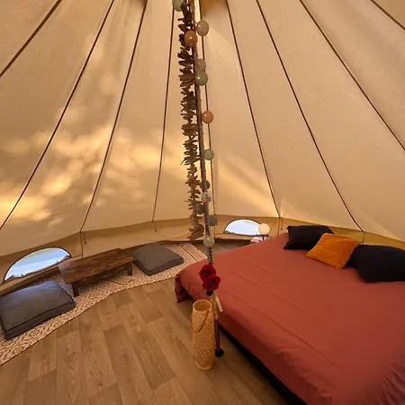 Campo de lujo Le Tipi Glamour Au Bord De La Riviere *
